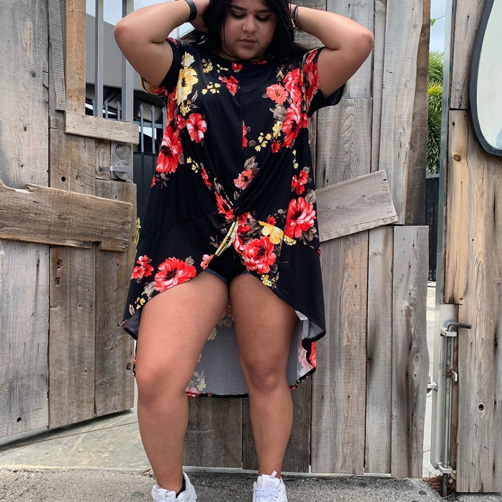 💞 PLUS SIZE Fashion Top with Front Twist High Low